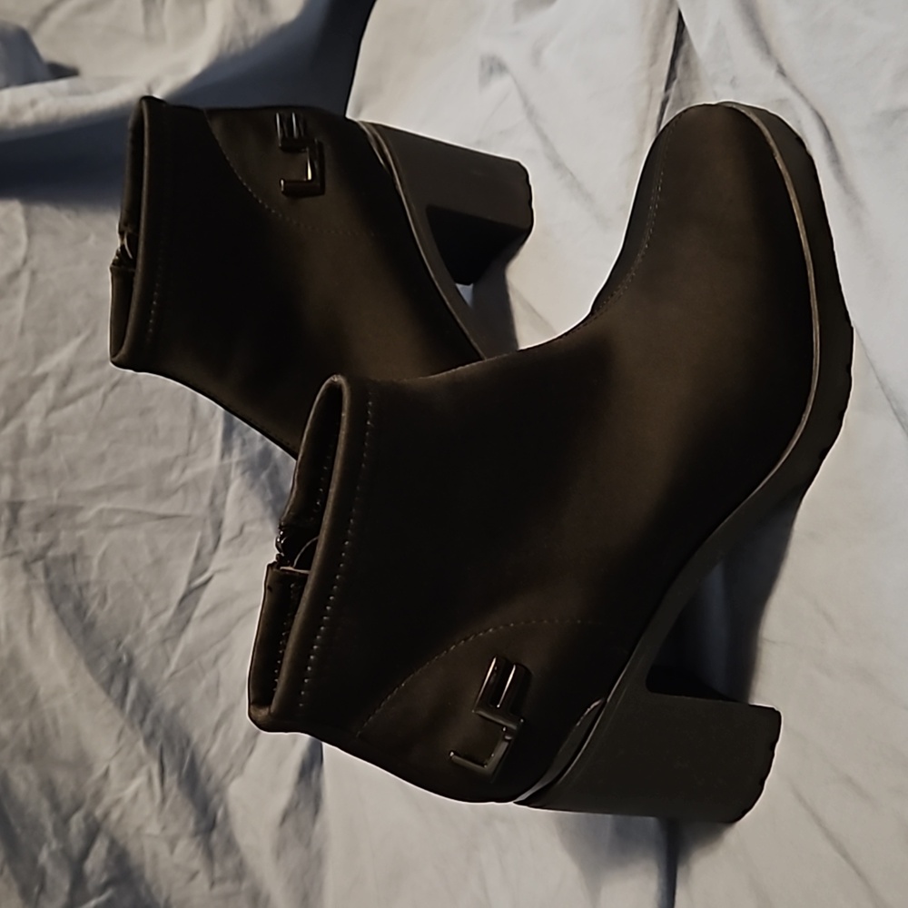 London Fog | Women's Olamide Ankle Boot | Black | Size 5.5